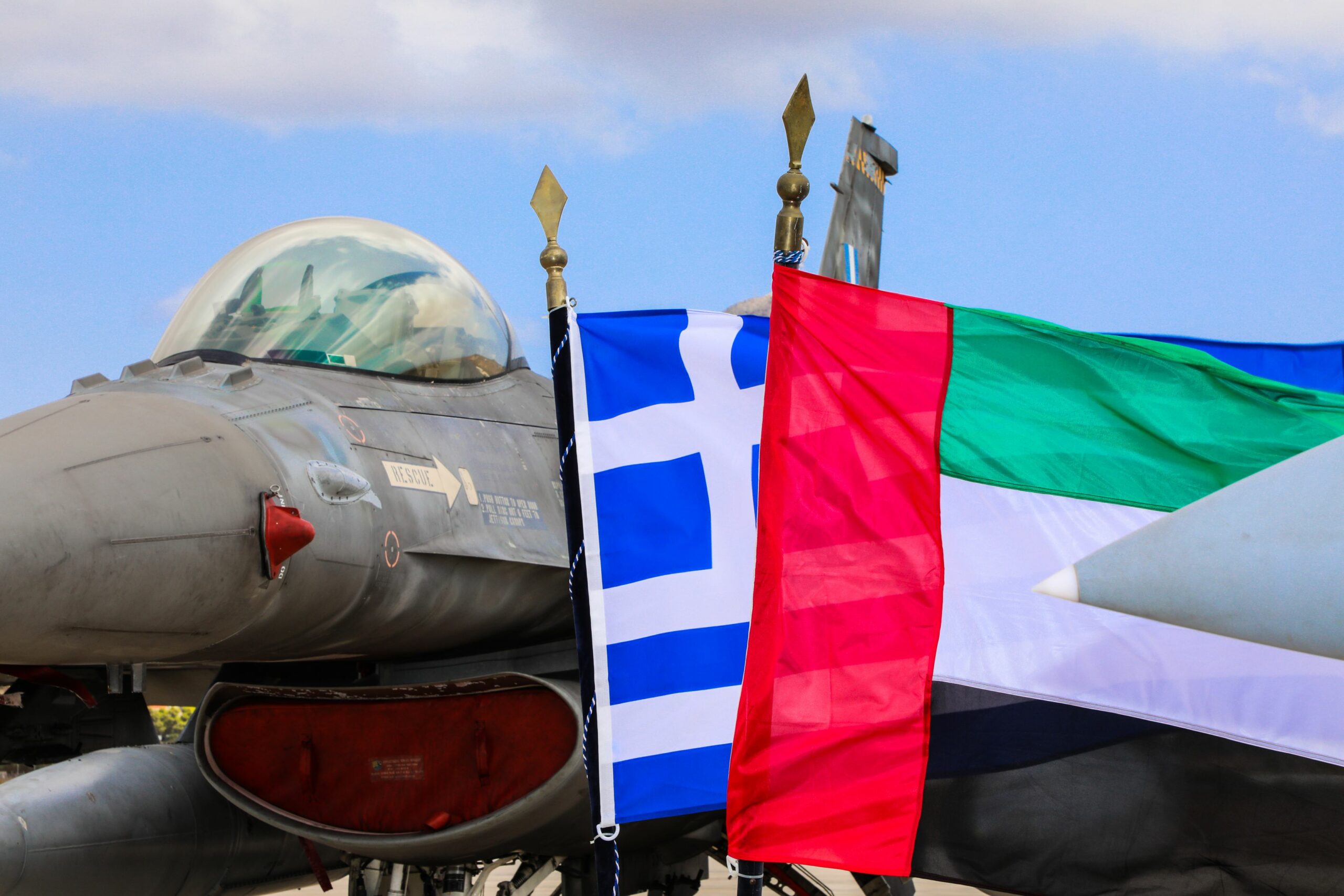 Συμφωνία με ρήτρα αμοιβαίας αμυντικής συνδρομής υπέγραψε η Ελλάδα και τα Ηνωμένα Αραβικά Εμιράτα 