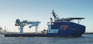 Οι Βρετανοί μιμούνται το Πολεμικό μας Ναυτικό, με αγορά εμπορικού πλοίου γενικής υποστήριξης